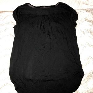 Black short sleeve t-shirt.